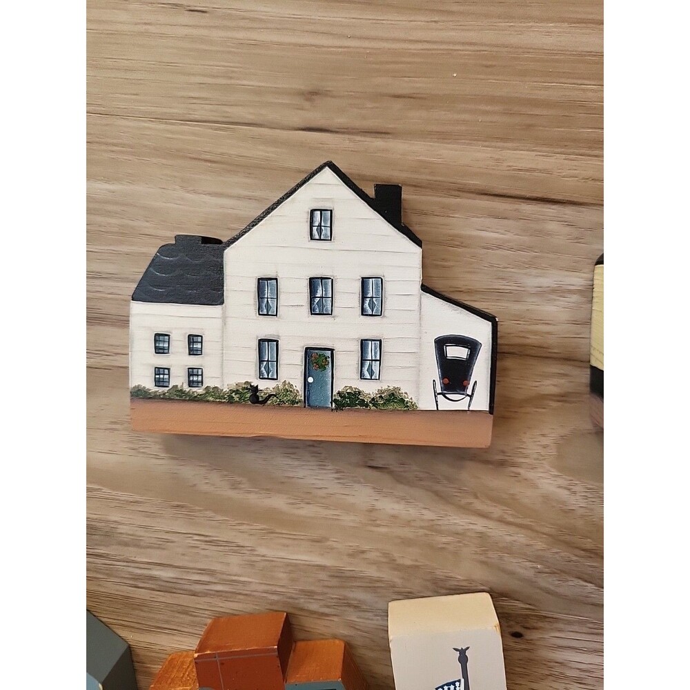 Cats Meow (7 Pc) Lighthouse, Flagpole & Mercantiles, House,2 Stores & Bakery EUC - Picture 15 of 16